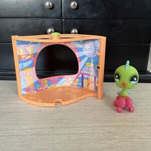 Hasbro LPS Littlest Pet Shop International Skate Rink Nook Green BIRD lot #472